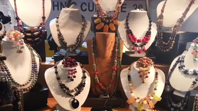 Aksesoris Berbahan Alam